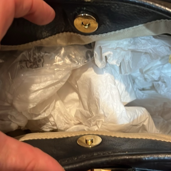 Tory Burch Leather Amanda Classic Hobo Bag - Picture 7 of 11